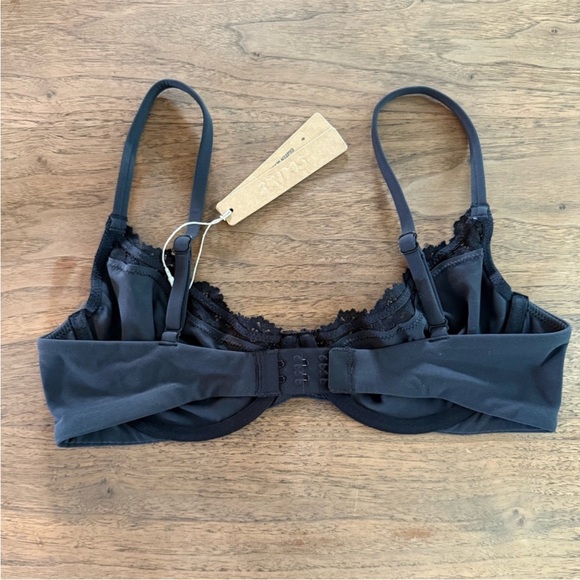 SKIMS Scoop Underwire Bra - Picture 7 of 8